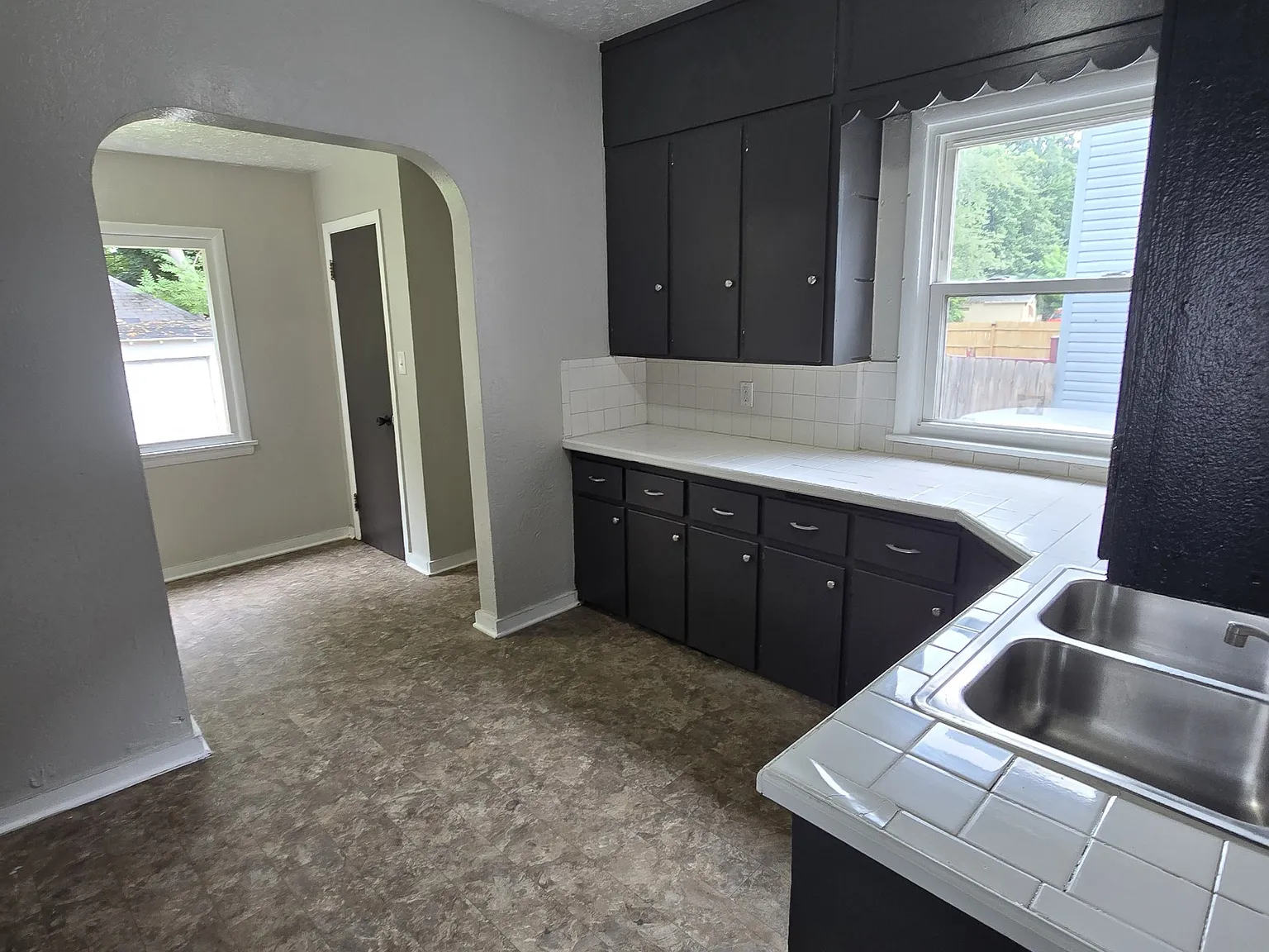 818 Avon St — Photo 4