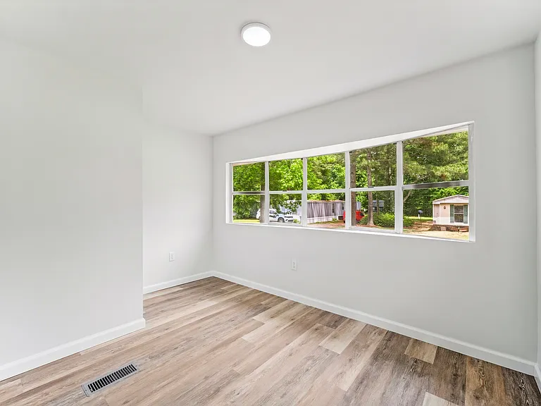 125 Evergreen St — Photo 7