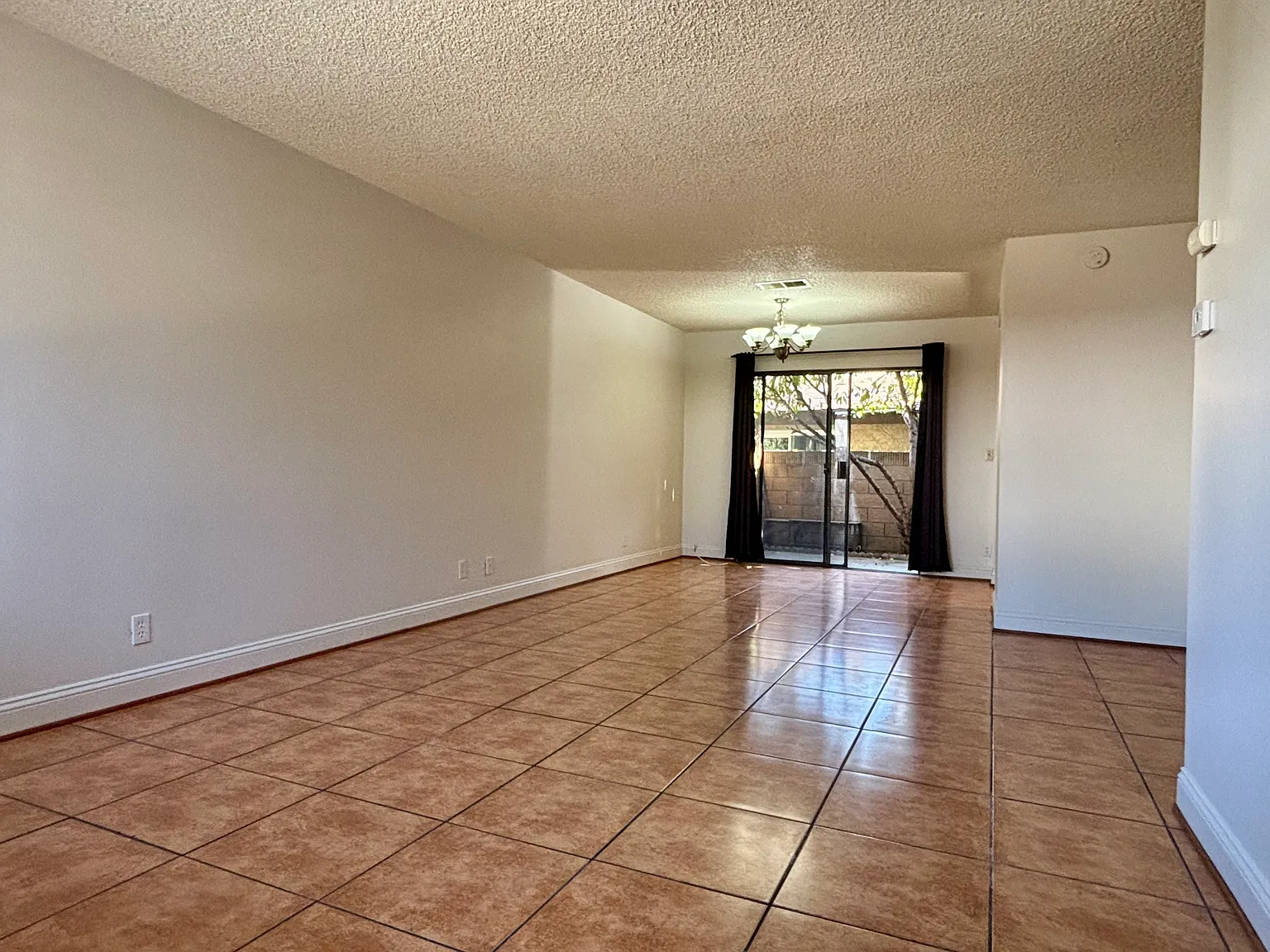 3 bed, 2.5 bath, 1520 sqft, $3,200 — Photo 2