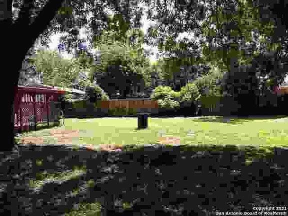 5th image of 422 Lovett Ave
