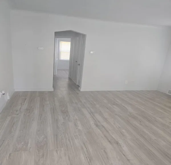 20529 Westphalia St — Photo 3