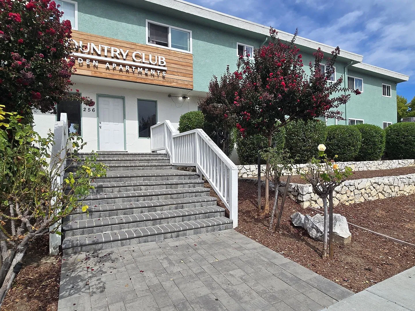 Country Club Garden Apartments — Photo 1
