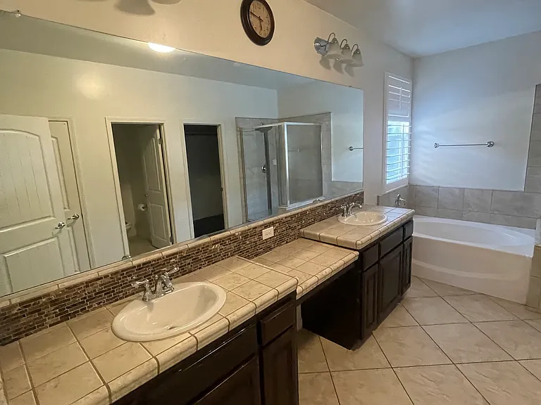 8500 Imola Ct — Photo 24