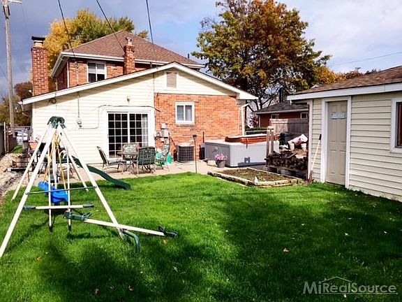 2nd image of 21514 Trombly St