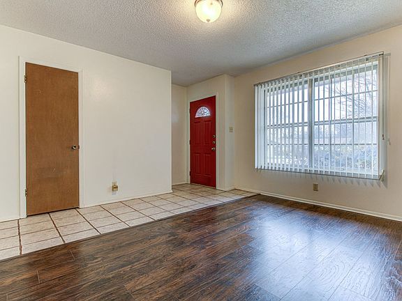 4th image of 8424 Jamestown Dr