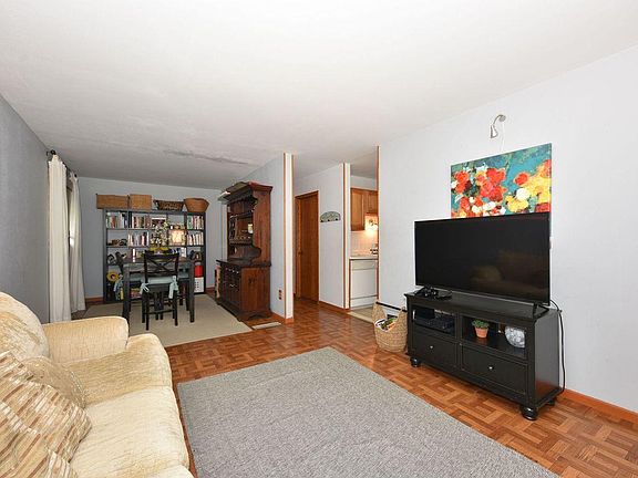 4th image of 1516 W Clayton Crest Ave