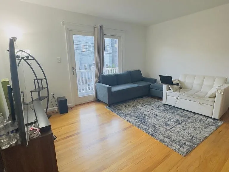 124 Hopkins Ave — Photo 3