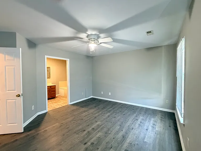 113 W Victoria Ct #F — Photo 4