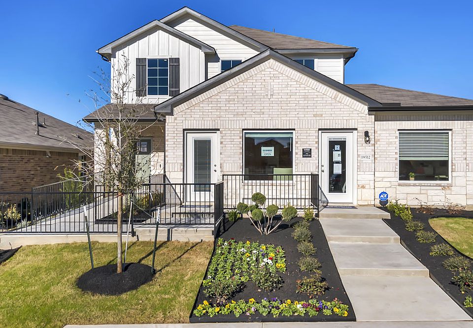 【中古】 Home By Dark SteveGillette＆CindyMangsen 13709 Dismuke Dr, Manor, TX 78653 | Zillow