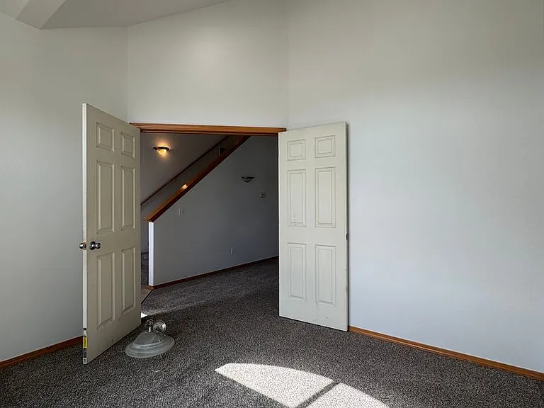 2210 N Clearview Dr — Photo 6