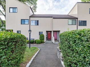100 Hope St APT 8, Stamford, CT 06906