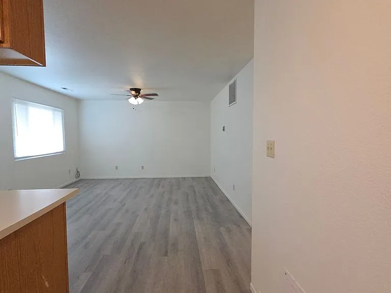 1826 E St — Photo 10