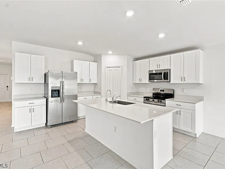 1904 NE 6th Ave — Photo 10