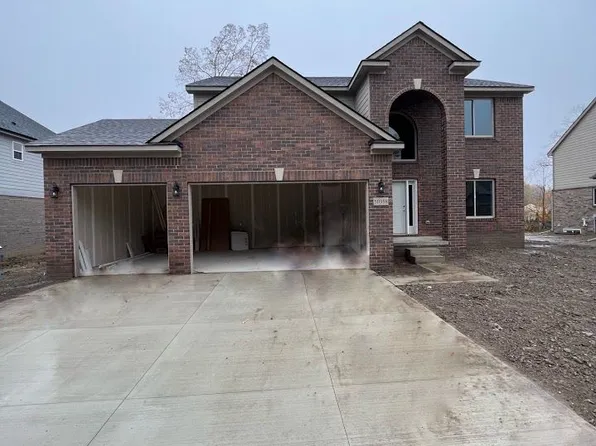 50358 Oakbrooke Dr, Chesterfield, MI 48047