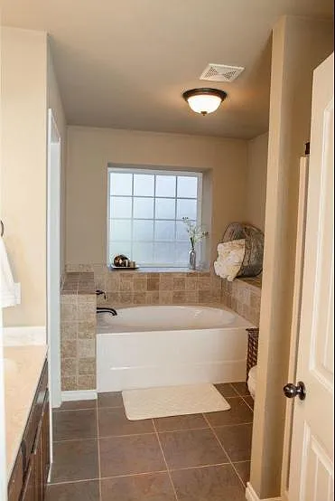 1533 Central Pkwy — Photo 11