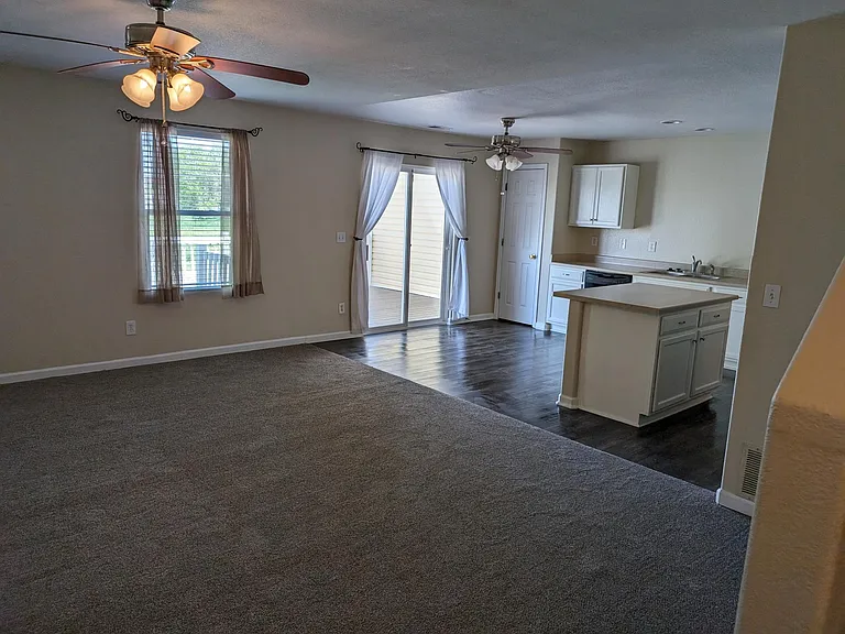 880 Macaw St — Photo 2