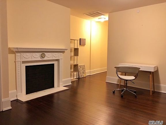 4th image of 46 Islip Ave #106