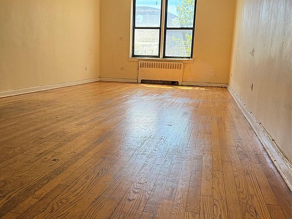 2nd image of 14737 Roosevelt Avenue #2B