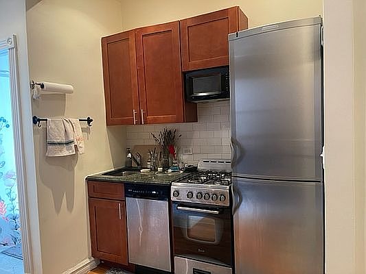4th image of 414 E 78th St APT 2C