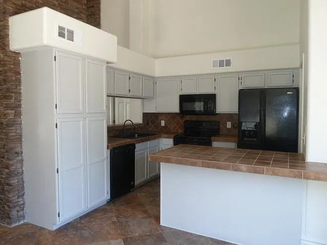 3 bed, 1632 sqft, $2,400 — Photo 2