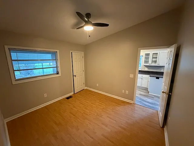 688 Inglewood Dr SE — Photo 21