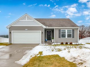 1750 Burr Pond Ln, Vicksburg, MI 49097