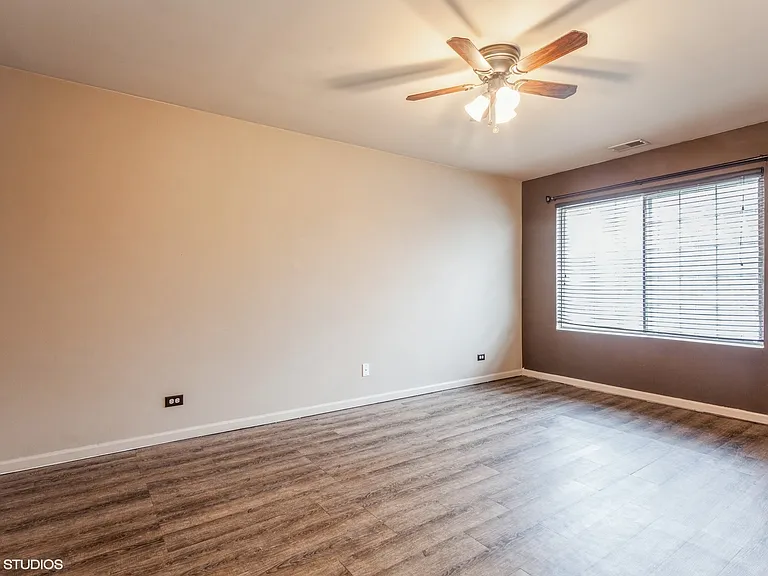 437 Thomas Jefferson Ct — Photo 9