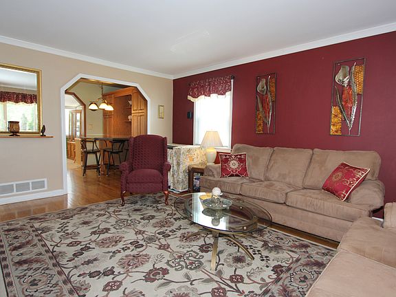 4th image of 2700 Sunrise St