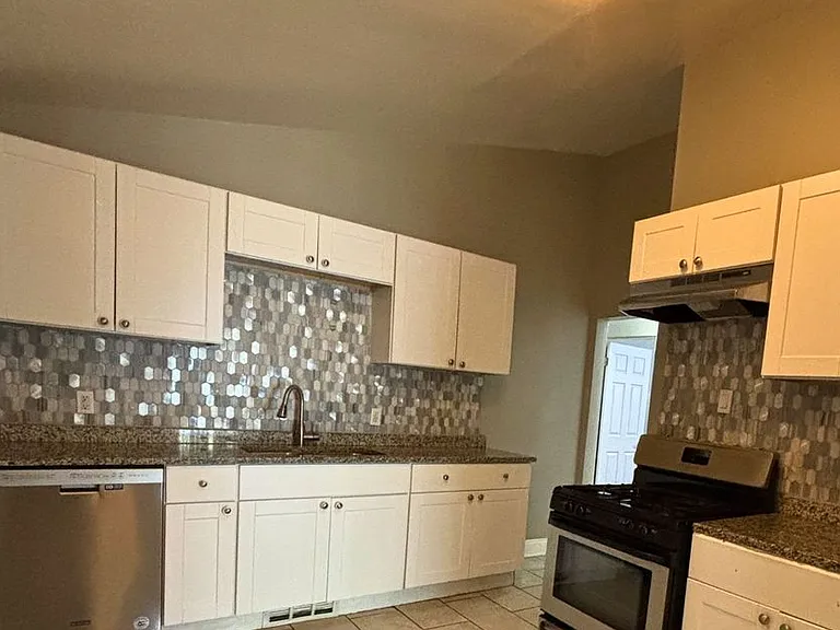 8350 Lakewood Ave — Photo 3