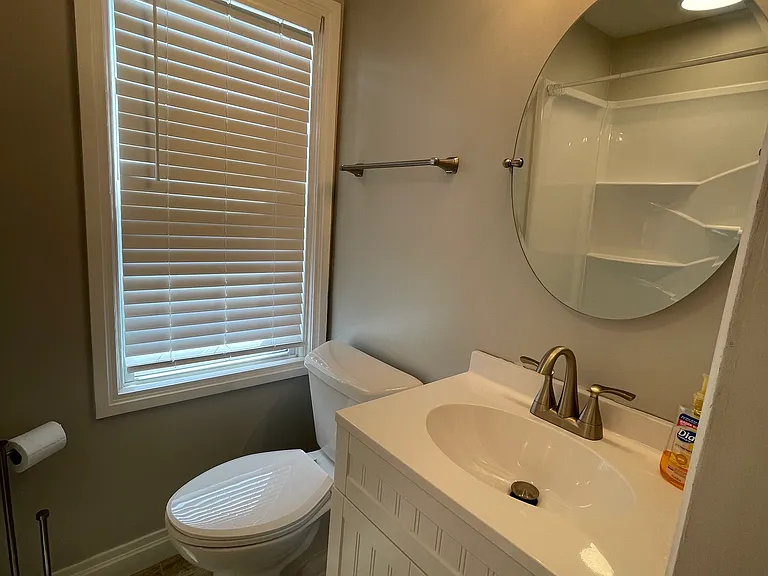 Primary bathroom - 3rd floor