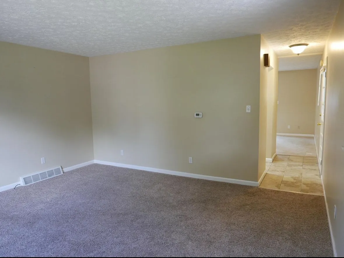 2 bed, 1900 sqft, $1,500 — Photo 2