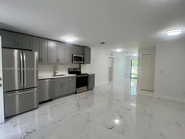 1860 NW 19th St #101 — Photo 3