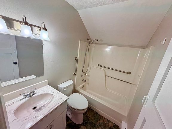 5th image of 112 N Prairie Ave #1