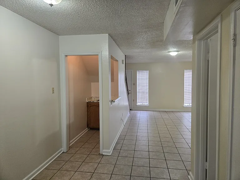 120 Oak Ridge Ave #B — Photo 4