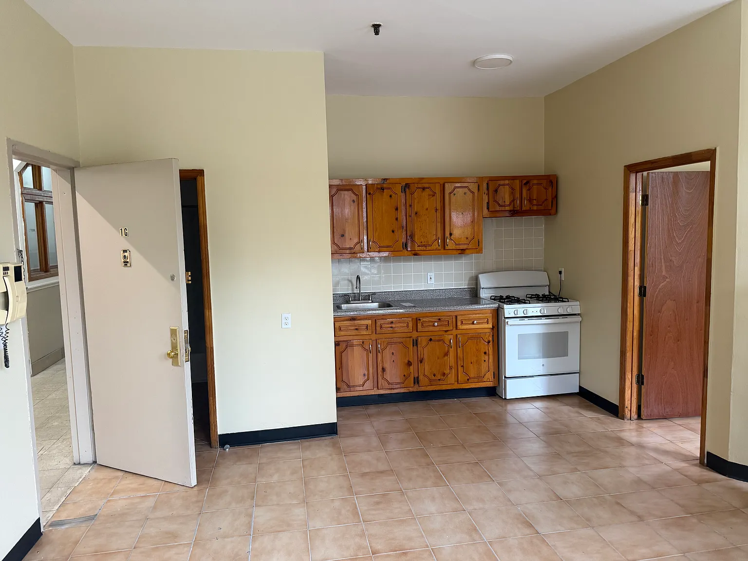 1 bed, 600 sqft, $1,700 — Photo 3