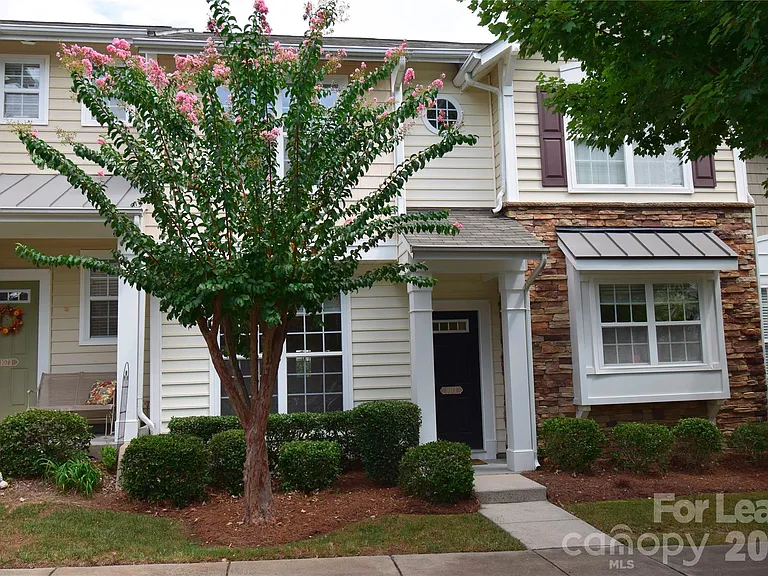 1077 Woodglen Ln — Photo 17