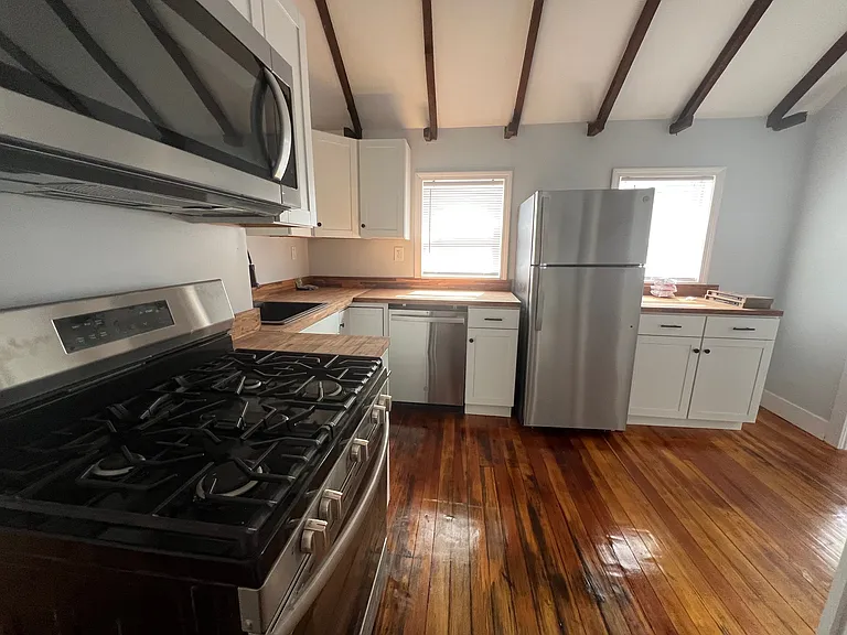 84 Vine St #3 — Photo 2