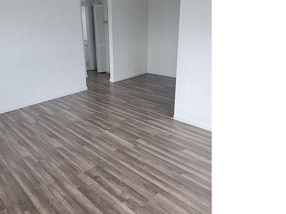 5th image of 1951 NE 167th St APT 17