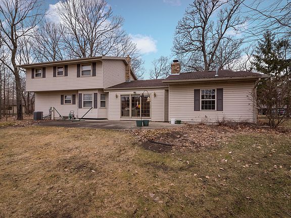 3rd image of 610 River Dr