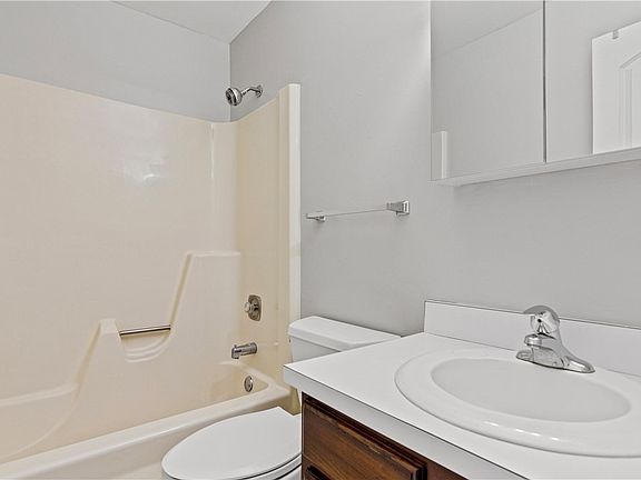 5th image of 92 Spring Lake Dr APT 204