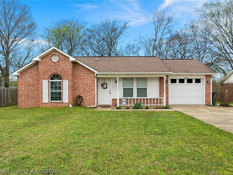 1st image of 2205 Diamond Cir