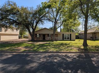 4104 Marsh St, Bryan, TX 77803