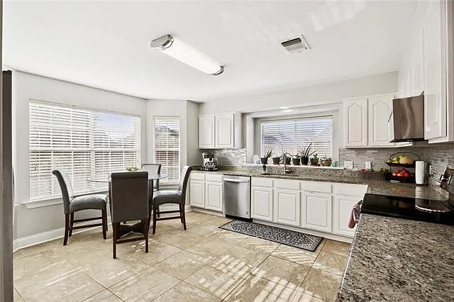 115 Savanna Dr — Photo 4