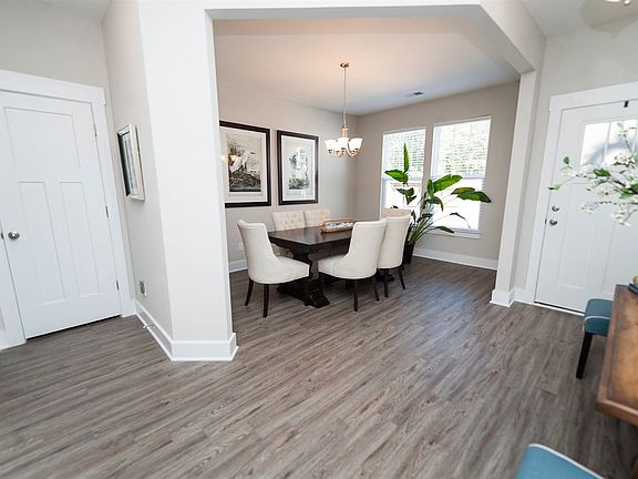 5th image of 8 Creekhaven Ln