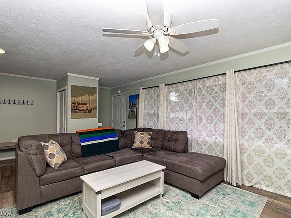 4th image of 428 Lynn Dr
