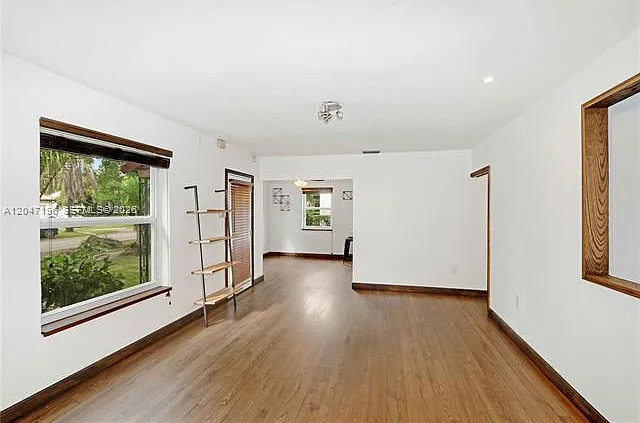 221 Camilo Ave — Photo 4