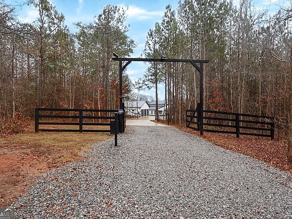 4th image of 294 Old South River Rd