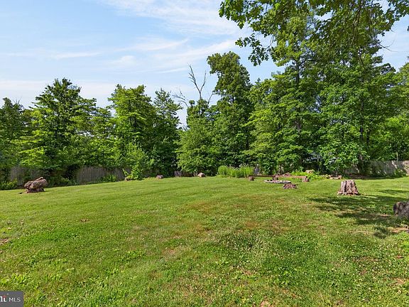 3rd image of 885 Wild Rose Ln