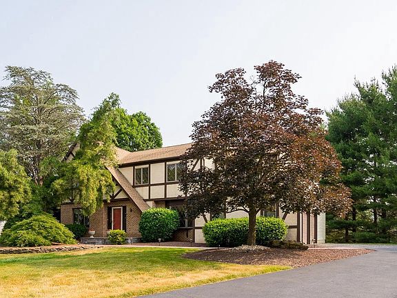 3rd image of 3 Randolph Ct