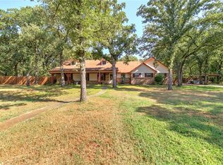 1001 Barry Ln, Cleburne, TX 76031